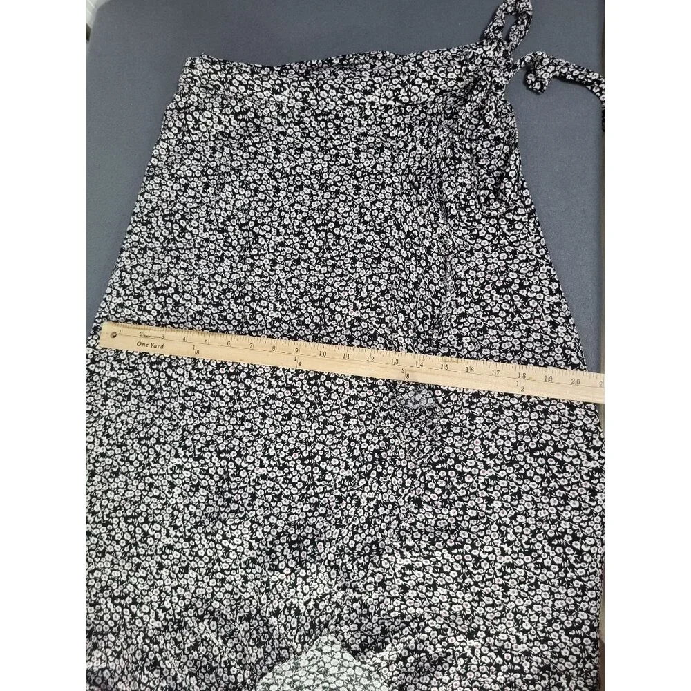 Rachel Zoe SZ 8 Floral Wrap Skirt Ruffle Whimsy Feminine Cottagecore Black White - Picture 5 of 9
